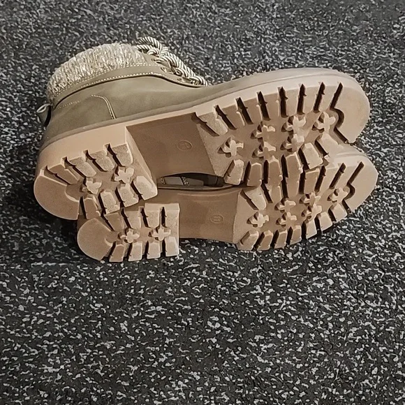 Falls Creek Ankle Boot NWT - Picture 4 of 5